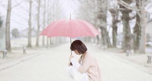 Đừng khóc vì một người không xứng đáng