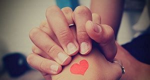 Ai sẽ cùng em đi hết cuộc đời