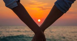 Đừng buông tay khi lòng vẫn còn nhau