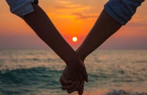 Đừng buông tay khi lòng vẫn còn nhau