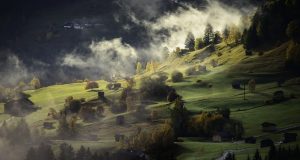 Bay cao thì mặc bay cao