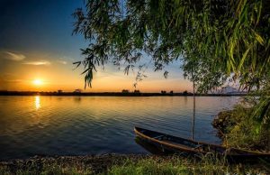 Lặng lẽ bến chờ