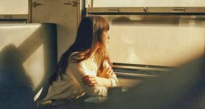 Về Đi Anh, Nơi Đây Em Vẫn Đợi